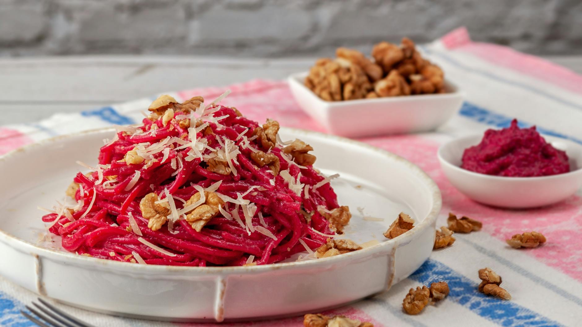 Pinke Pasta im Barbie-Stil ist das aktuelle Trend-Rezept.