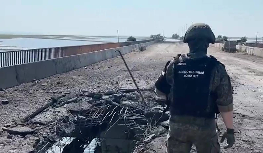 Russische Besatzer melden Raketenangriffe auf mehrere Brücken nahe der Krim