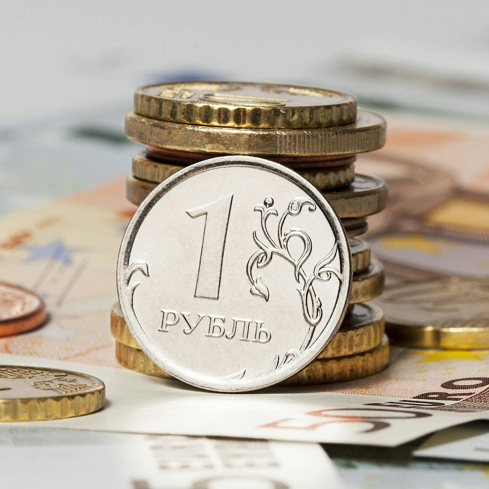 Russland besorgt: Warum stürzt der Rubel stark ab? Hilft der chinesische Yuan nicht?