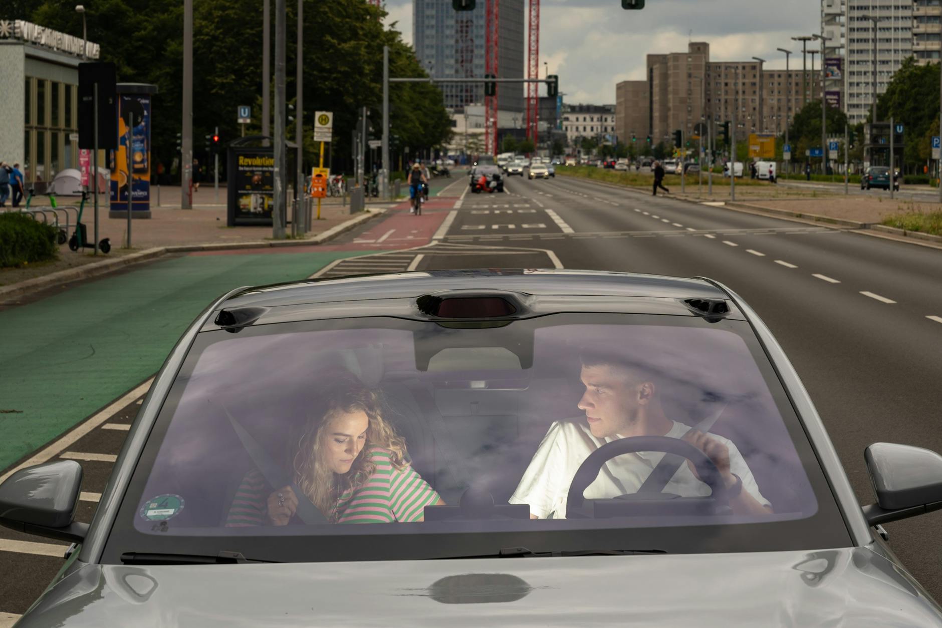 Auf der Karl-Marx-Allee in Berlin: Kann sich das chinesische Elektroauto des Herstellers Nio auf dem deutschen Markt durchsetzen?