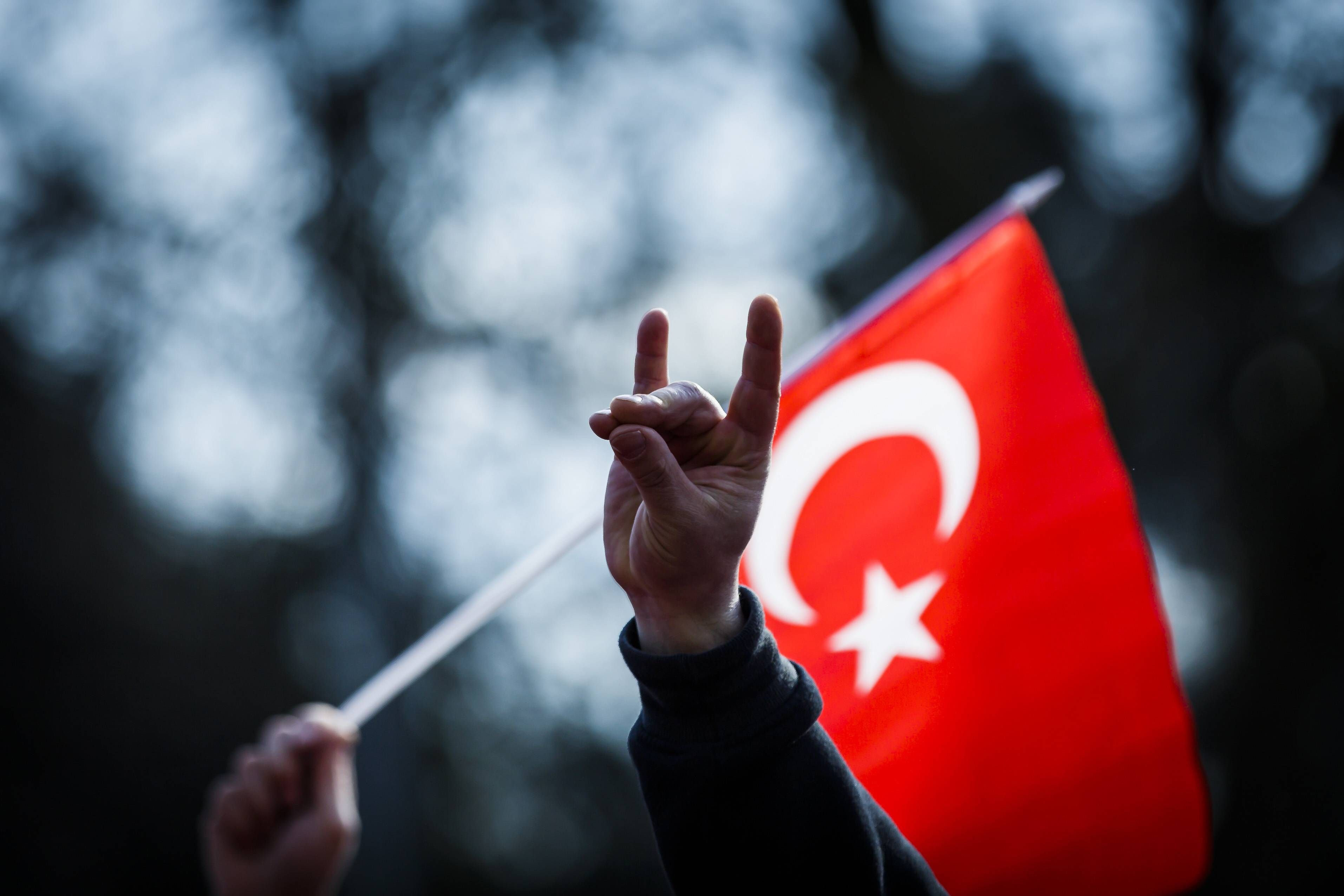 Mesut Özil ist kein Einzelfall: Wie die Grauen Wölfe den deutschen Fußball kapern