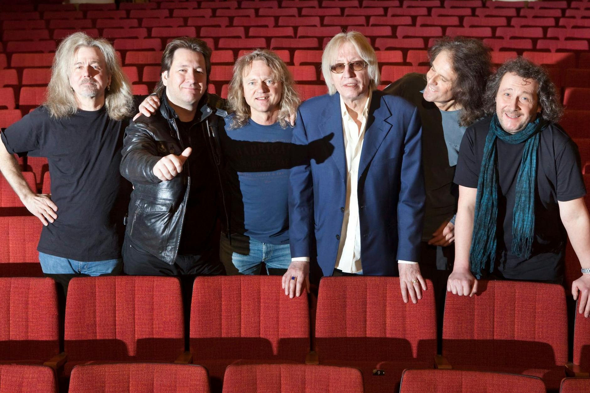 Mitglieder der Ost-Rockband „Karat“: Bernd Römer (l-r), Claudius Dreilich, Christian Liebig, Ulrich "Ed" Swillms, Michael Schwandt und Martin Becker.