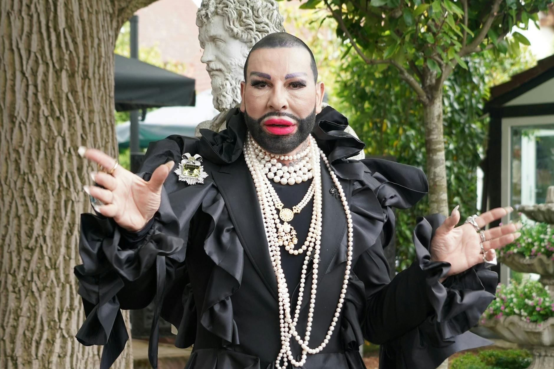 Harald Glööckler ließ sich die Brüste machen.