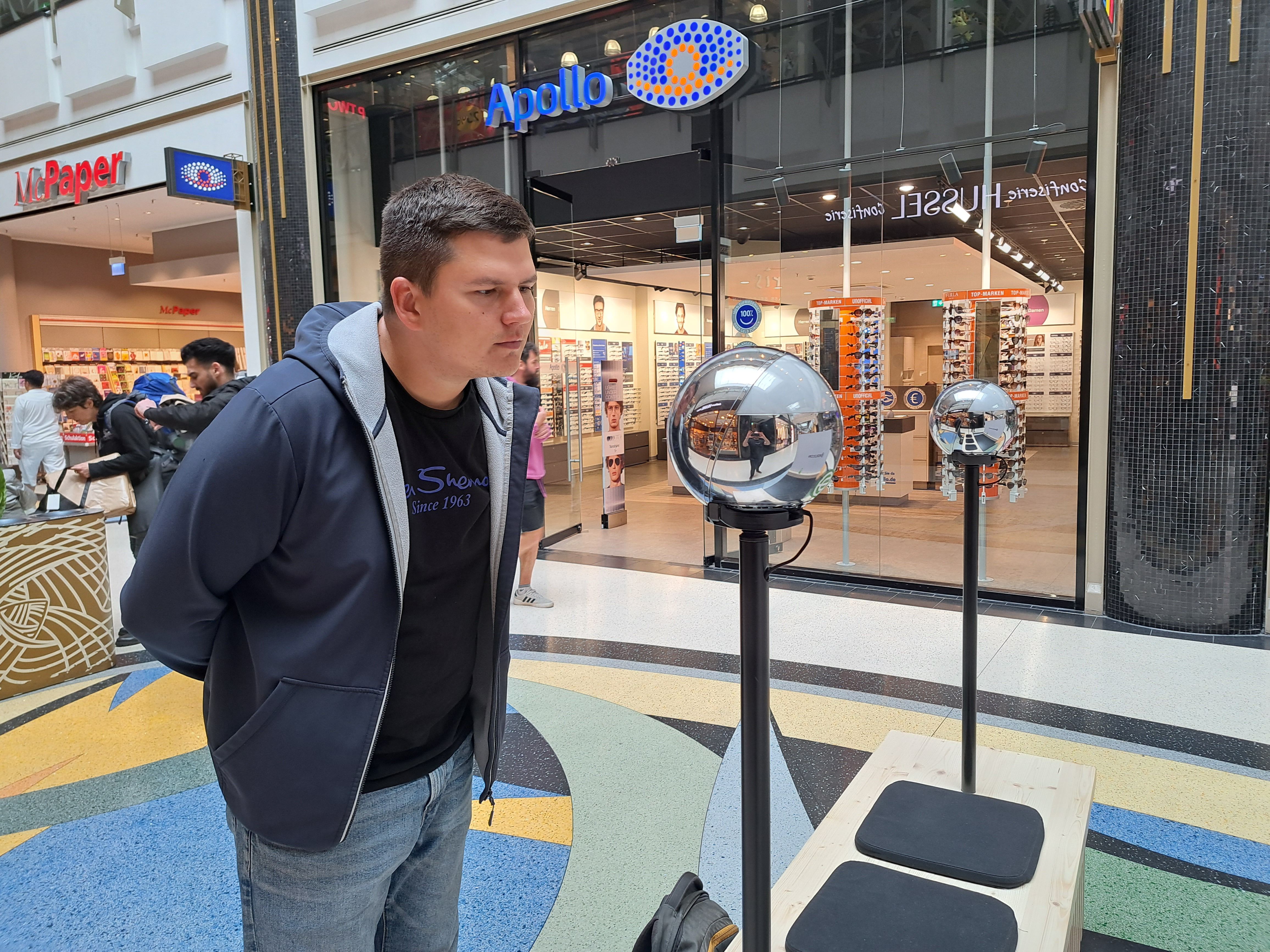 Worldcoin: Willkommensgeld und Augen-Scan im Alexa in Berlin