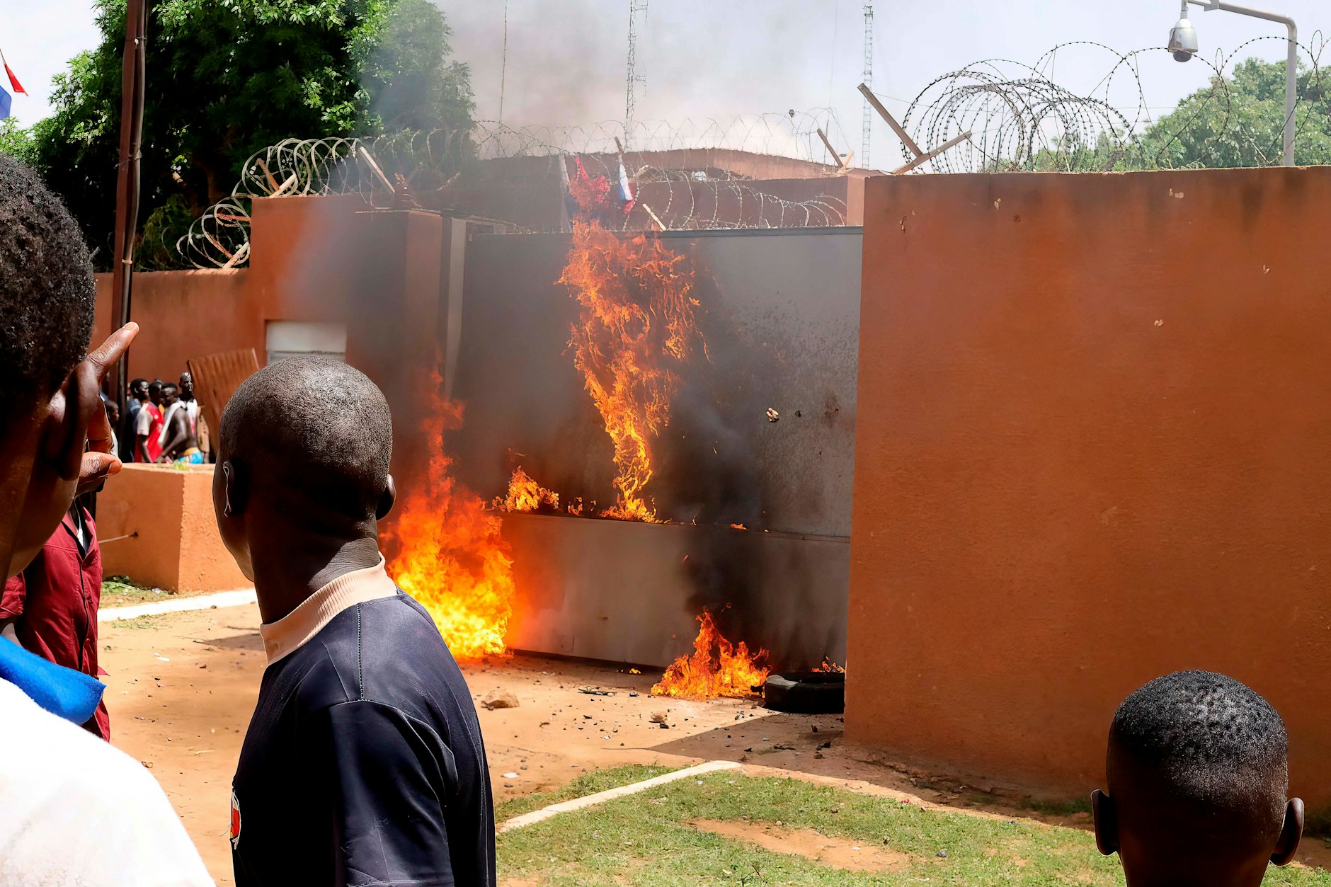 Proteste vor der Botschaft von Frankreich in Niamey