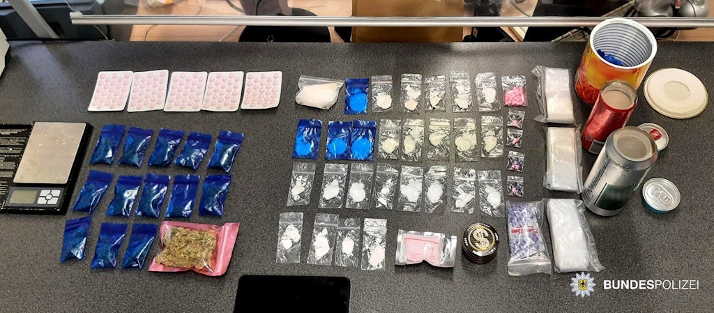 Ostkreuz Dealer versteckt Drogen in Getränke und RavioliDosen