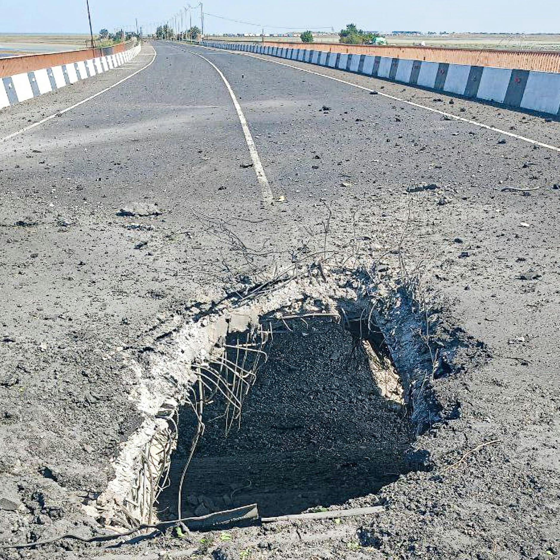 Ukraine greift Brücken zur Krim an