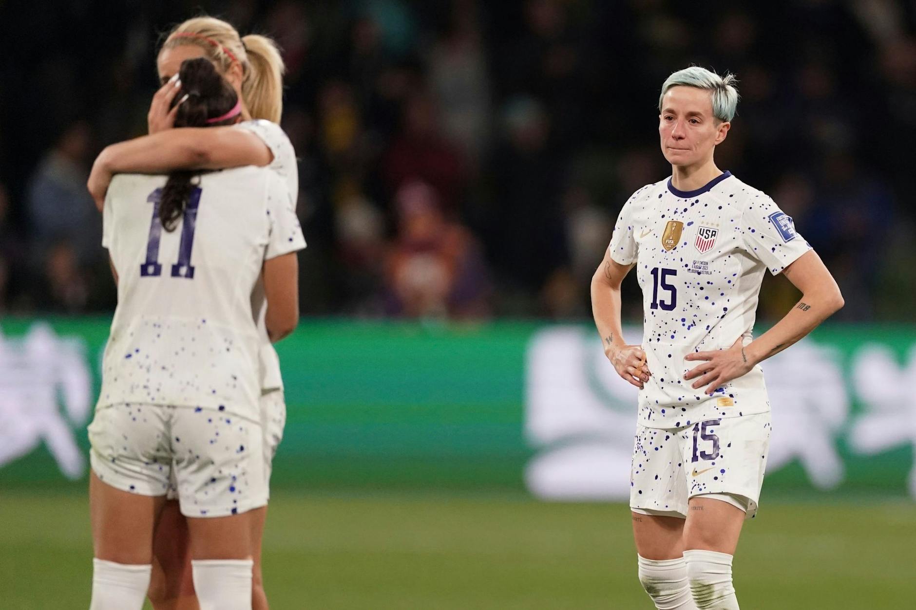 Für Megan Rapinoe (r.) endete mit dem Aus gegen Schweden die Karriere als Nationalspielerin der USA mit einer großen Enttäuschung und einem Fehlschuss vom Elfmeterpunkt.