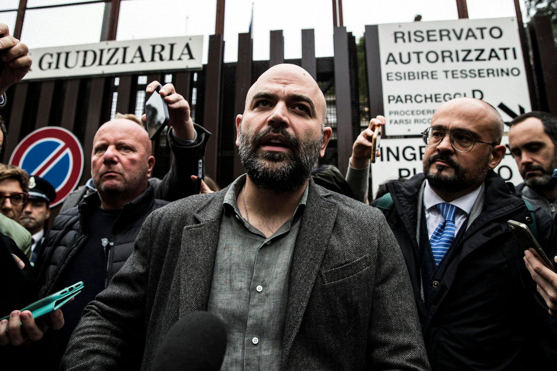 Derzeit hat er viele Feinde in Italien: Anti-Mafia-Autor und Journalist Roberto Saviano.