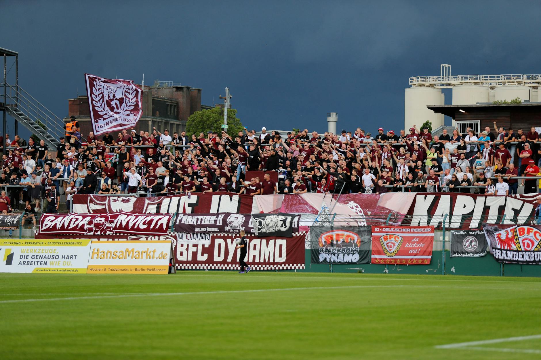 Das Sportforum ist die Heimat des BFC Dynamos und seiner Fans. Für den Fall des Aufstiegs soll das Stadion drittligatauglich gemacht werden.