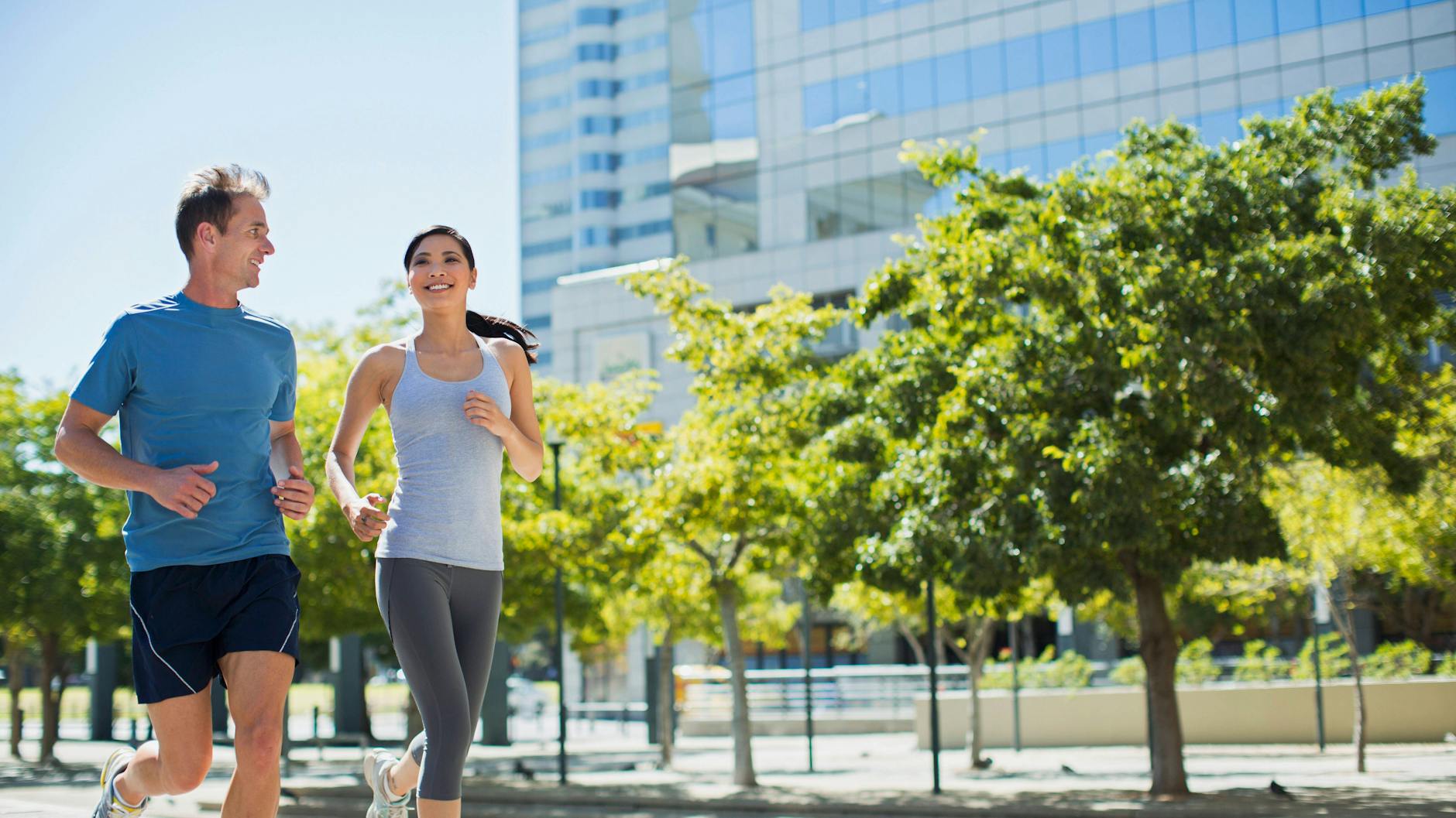 Im Kampf gegen Krebs hilft ein gesunder Lebensstil mit viel Bewegung.