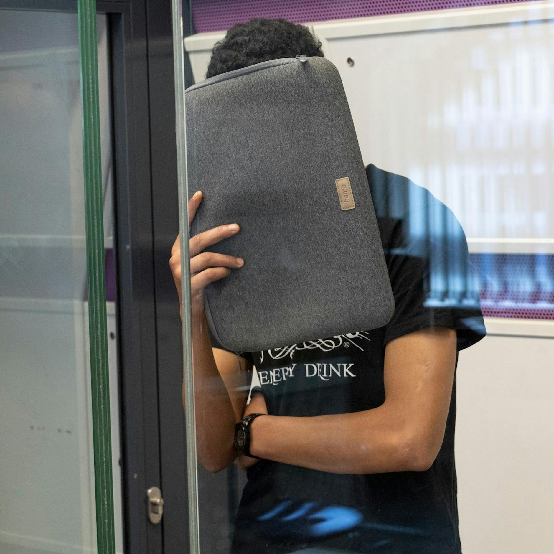 Knallhart-Urteil: Haftstrafe für diesen Getränkedosen-Dieb!