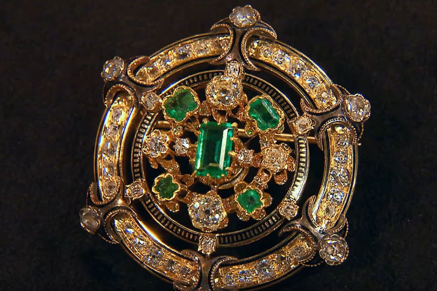 Dieses edle Stück lässt die „Bares für Rares“-Expertin schwärmen.