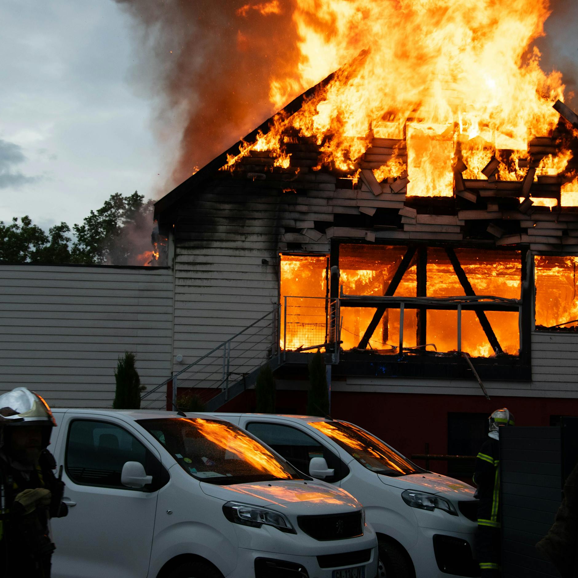 Ferienheim in Flammen – bisher 11 Tote