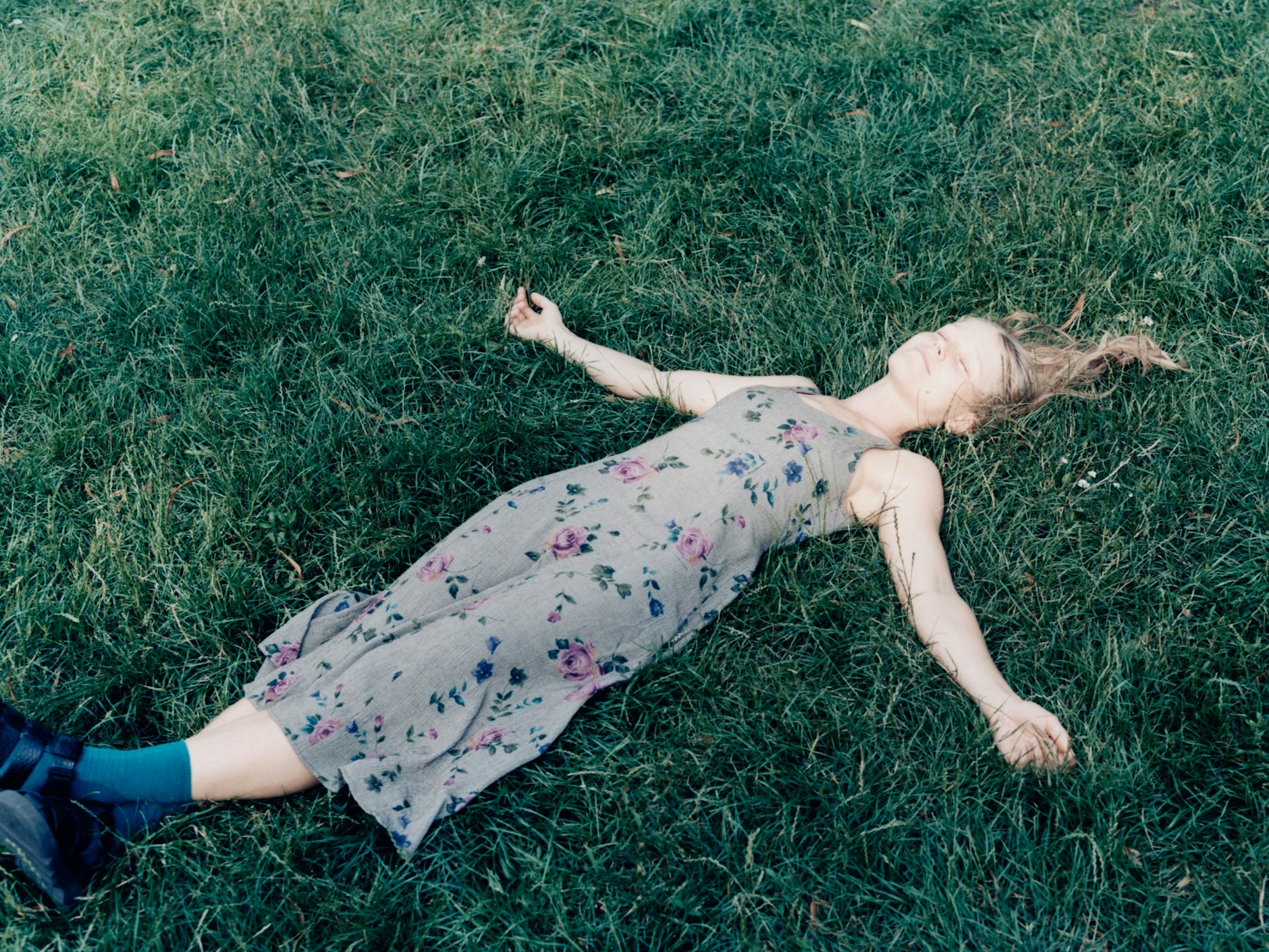 Schön relaxt: Alice Phoebe Lou im Treptower Park