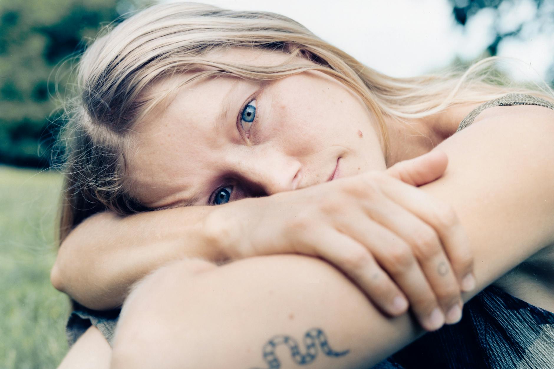 Alice Phoebe Lou im Treptower Park