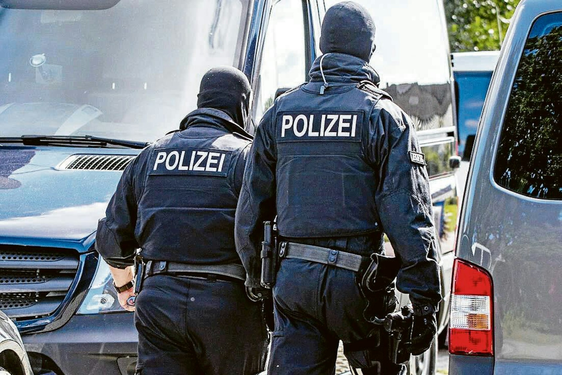 Beamte des BKA bei einer Razzia (Symbolbild)&nbsp;