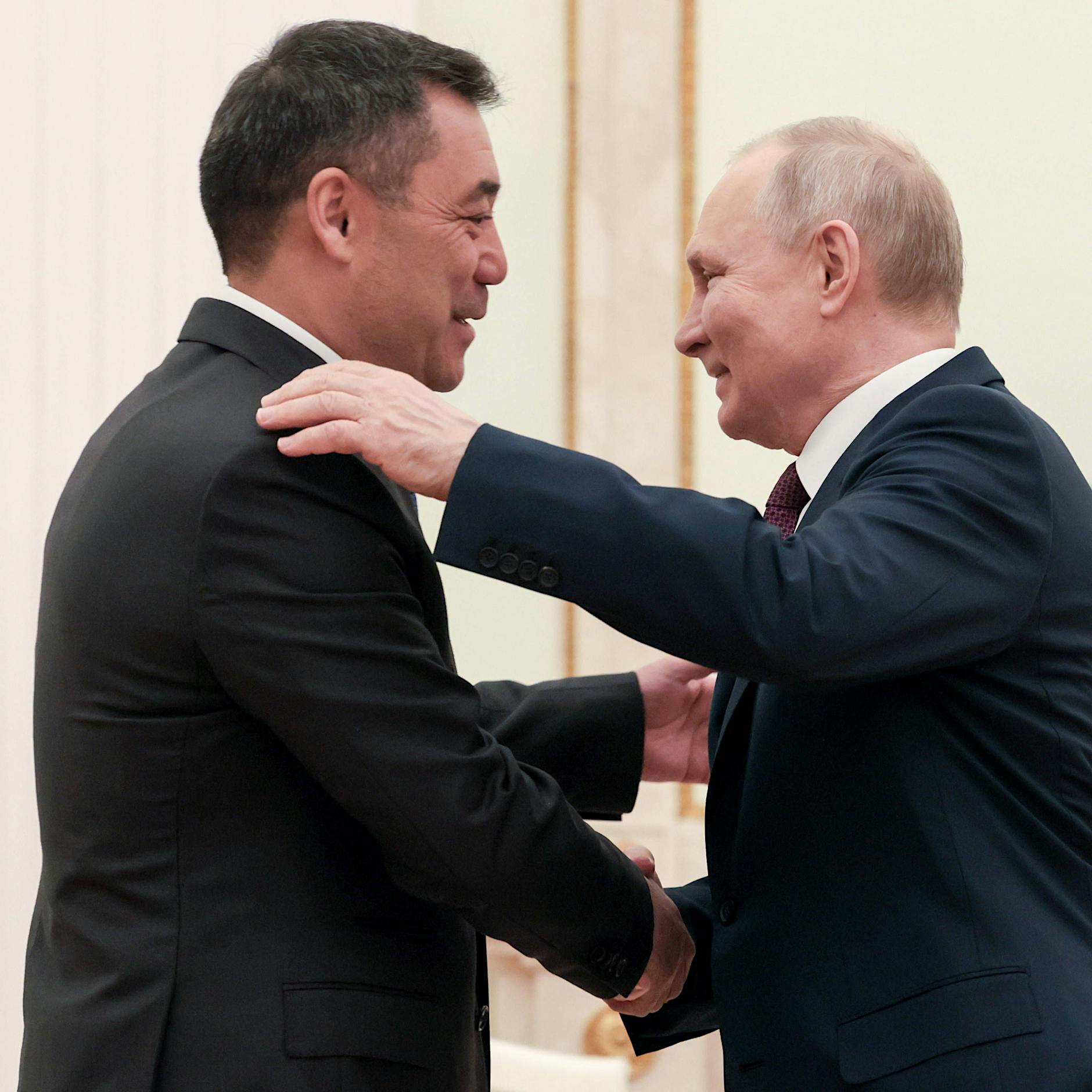 Trotz Drohung der USA – Kirgisistan steht zu Russland-Exporten: „Wir sind ein souveräner Staat“