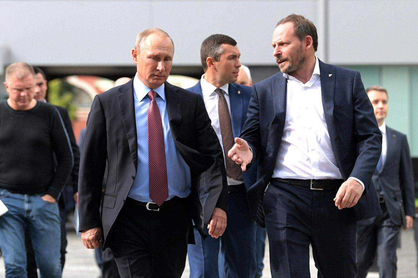 Russlands Präsident Wladimir Putin im Gespräch mit Yandex-Mitbegründer Arkadi Wolosch