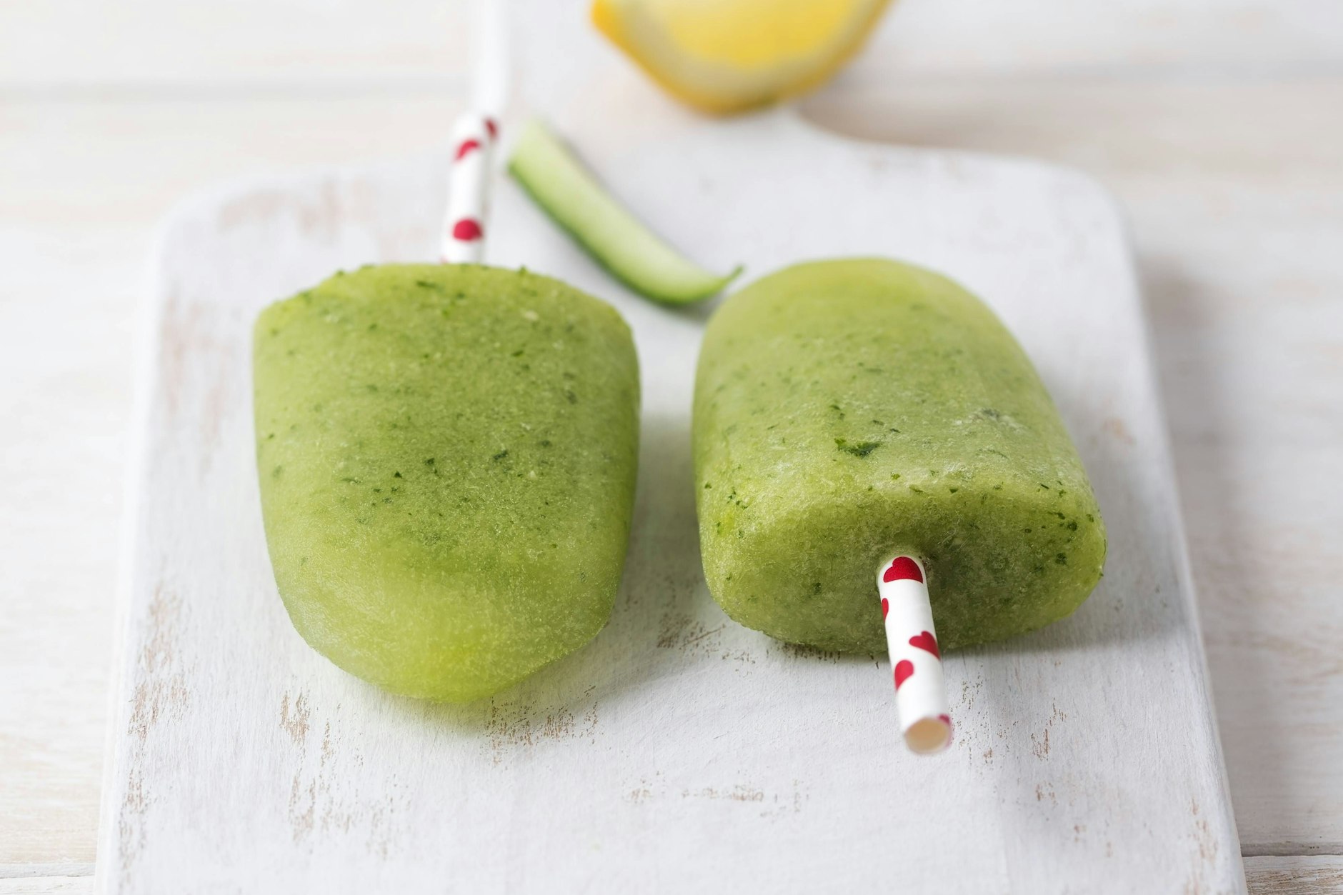 Im Sommer unschlagbar erfrischend: Eis am Stiel