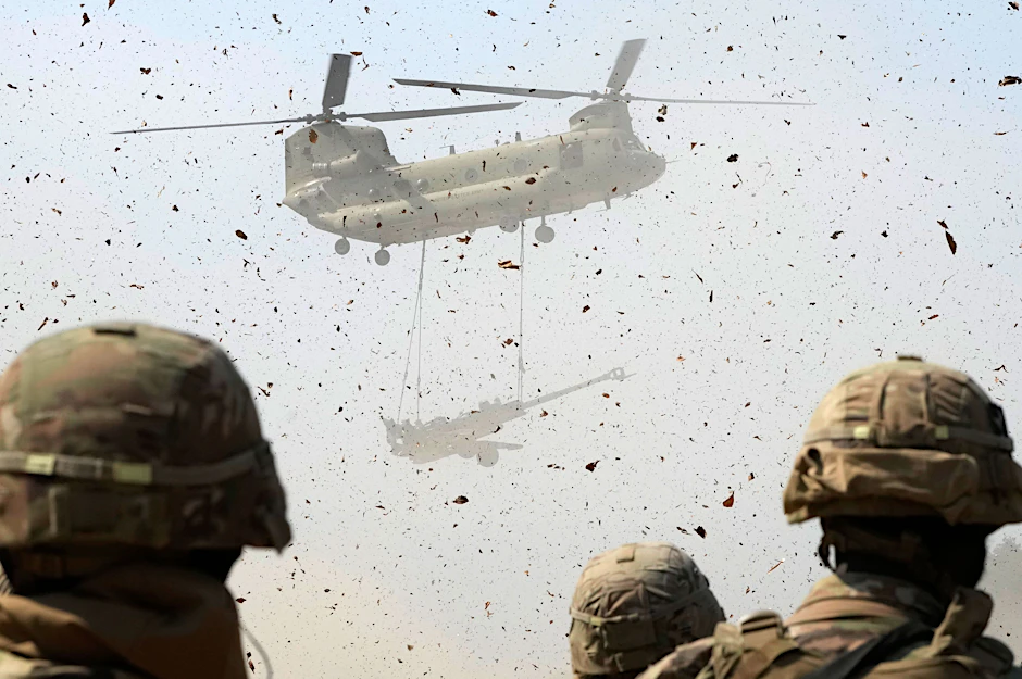 Der Verteidigungsausschuss des Bundestags hat grünes Licht für den Kauf von 60 schweren Transporthubschraubern für die Bundeswehr gegeben. Die Bundeswehr plant die Beschaffung einer modernen Version.&nbsp;