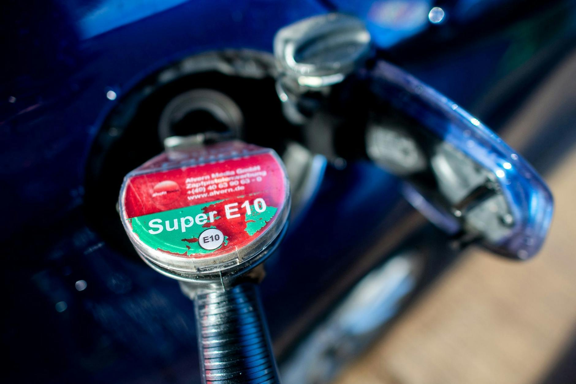 Preise für Benzin und Diesel – ADAC klagt: Verbraucher „zahlen zehn Cent zu  viel“