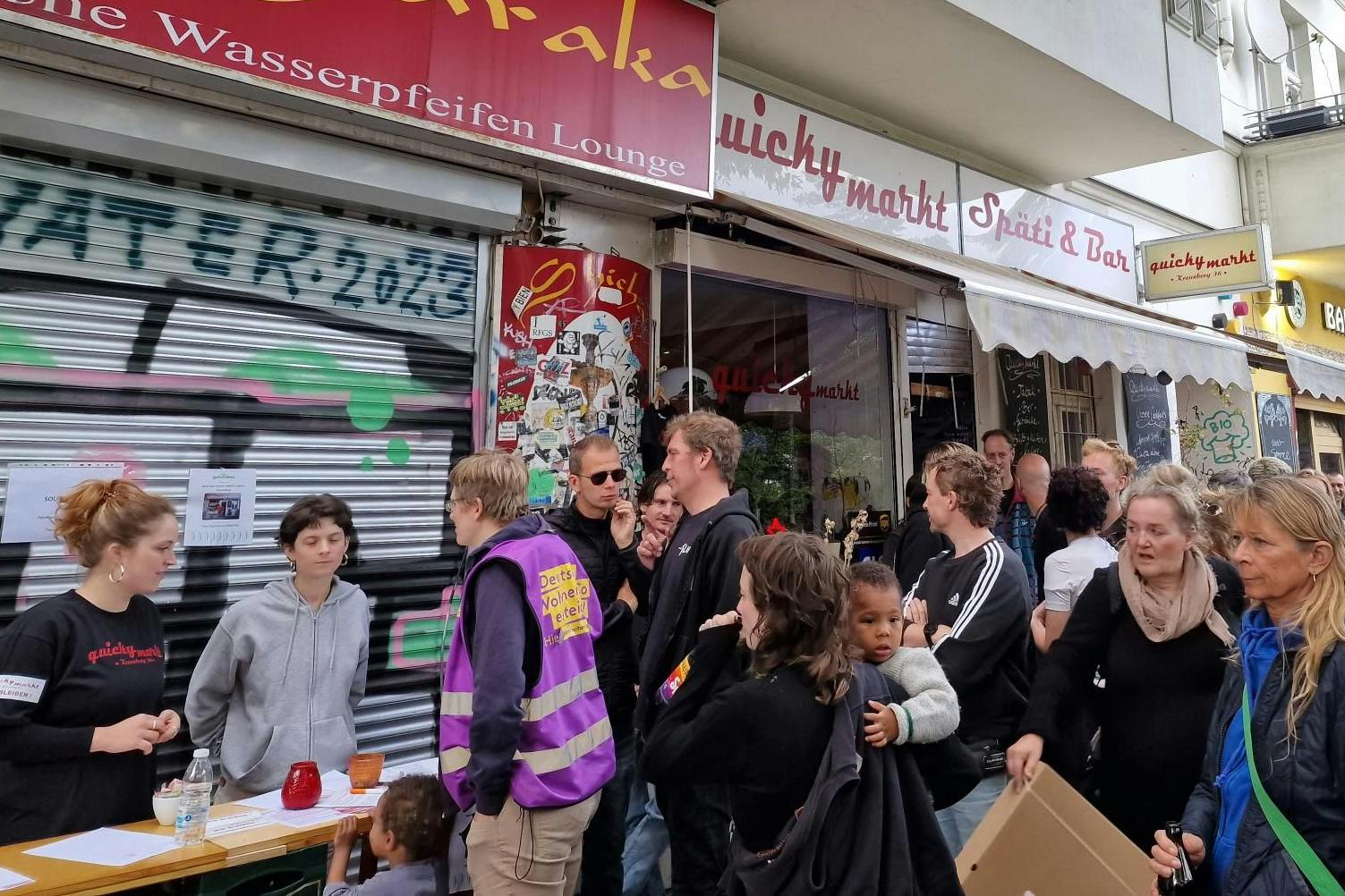 Protest vor dem Quicky-Markt in Berlin-Kreuzberg am Mittwoch