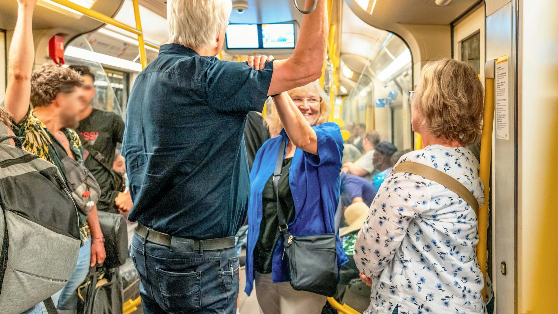 Das Deutschlandticket hat auch in Berlin großen Anklang gefunden. Noch nie sind so viele Menschen mit öffentlichen Verkehrsmitteln gefahren.