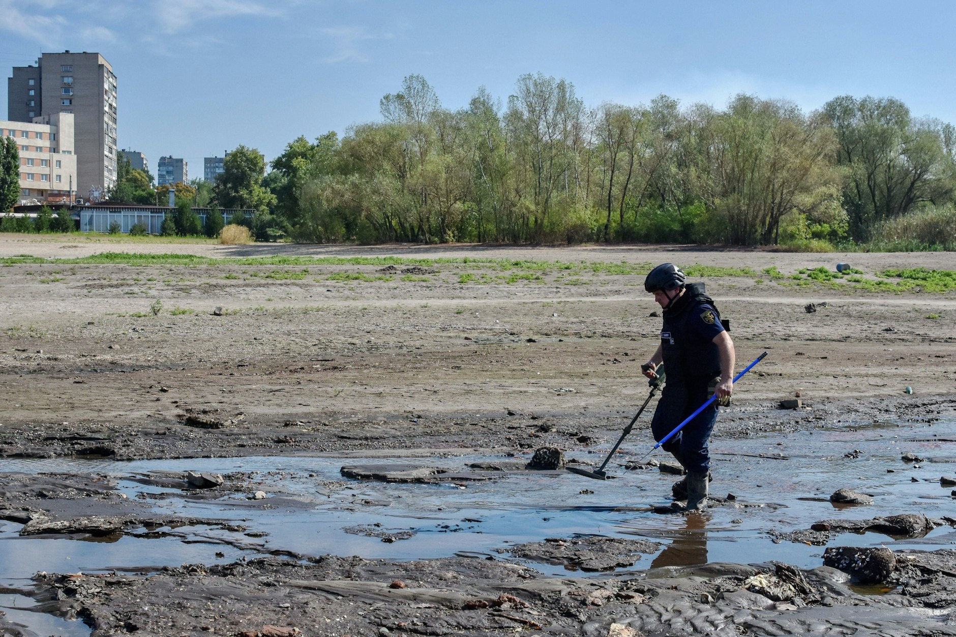 Minenräumung des Flusses Dnipro in Saporischschja