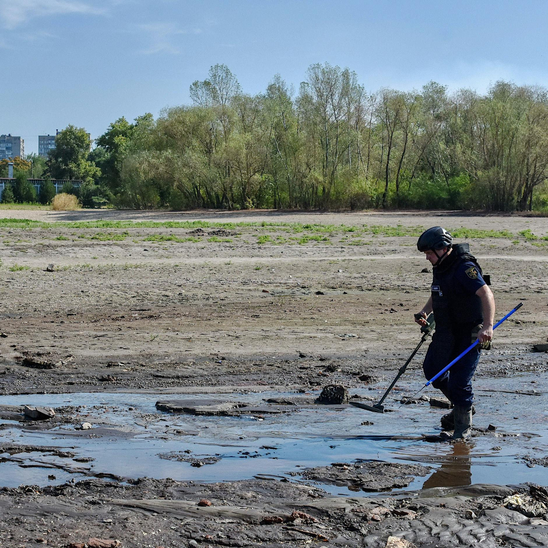 Ukraine-Krieg: Aserbaidschan will Kiew mit Minenräumpanzern helfen