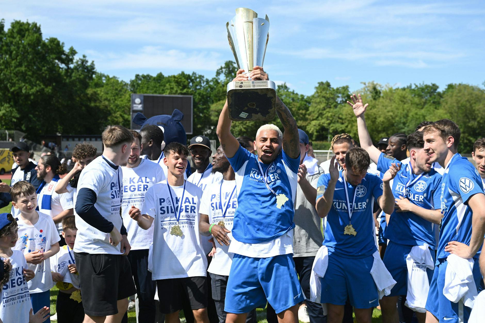 Am 3. Juni gewann TuS Makkabi das Berliner Pokalfinale mit 3:1 nach Verlängerung gegen Sparta Lichtenberg und jubelte. Es war das Ticket für den DFB-Pokal. 
