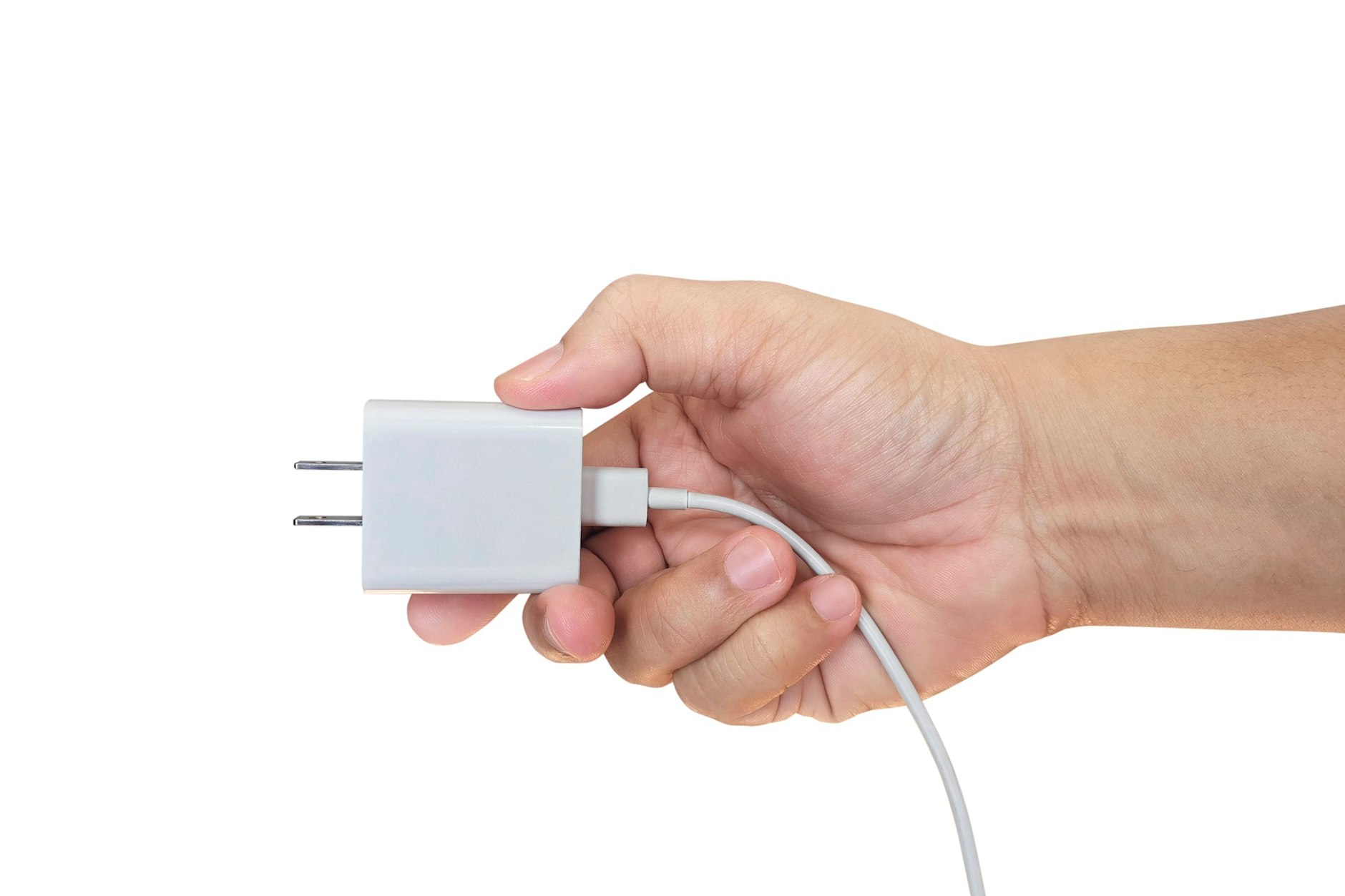 Verbraucht das Netzteil fürs Handy Strom, wenn es an der Steckdose bleibt - oder sollte man den Stecker lieber ziehen?