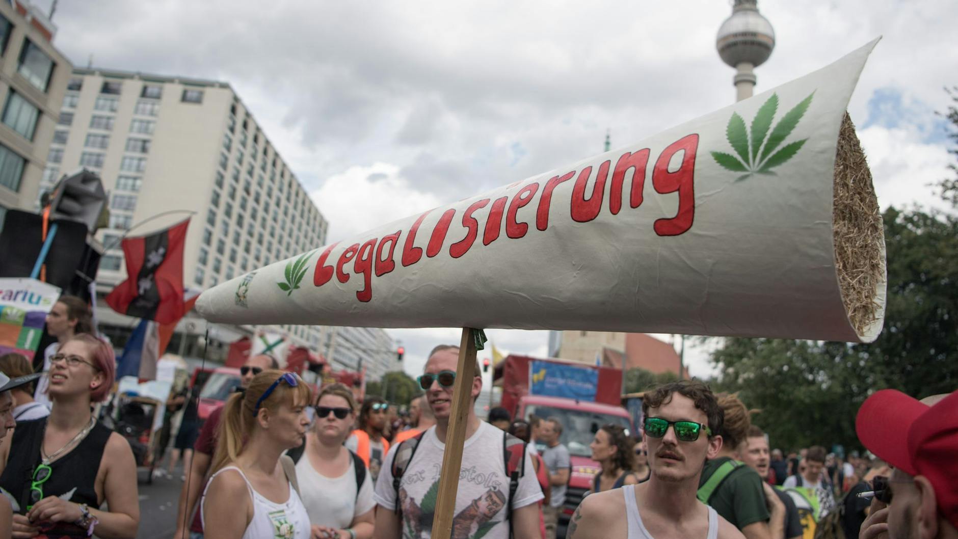 Bei der Hanfparade demonstrieren die Teilnehmer für die Legalisierung von Cannabis.