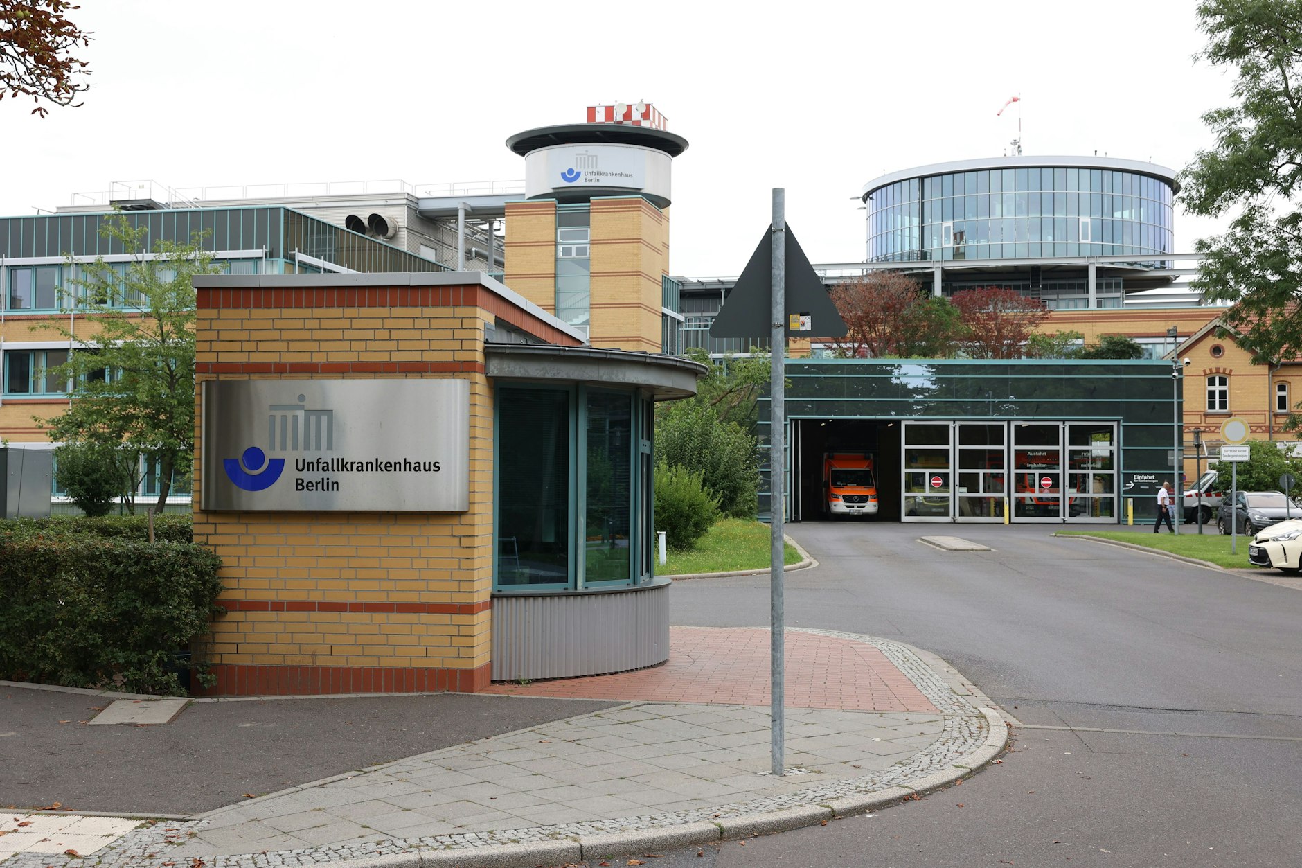 Blick auf das Unfallkrankenhaus Berlin in Marzahn: Ein Vater erschien Freitagnacht am Krankenhaus und erklärte, dass in seinem Auto ein totes Baby liege.