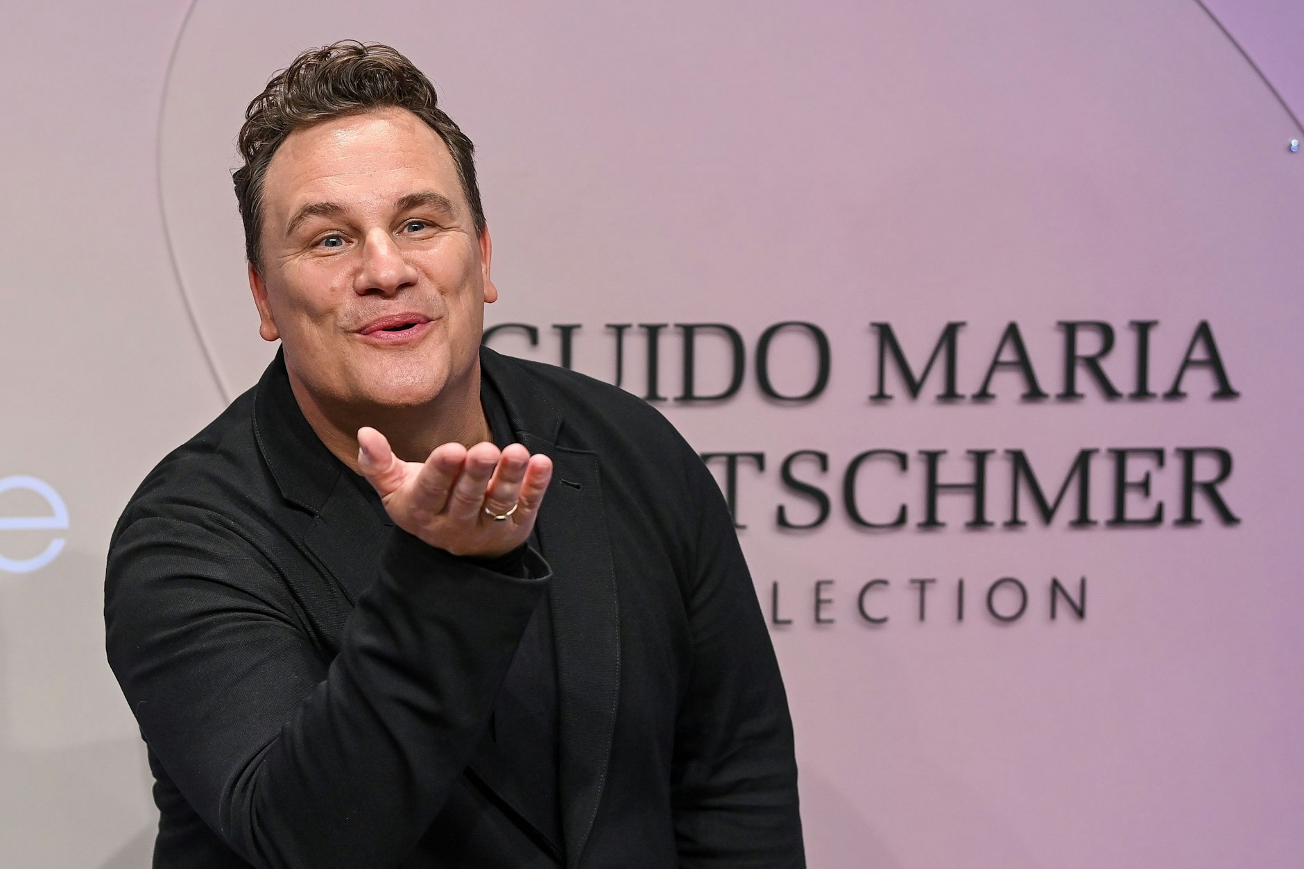Modedesigner Guido Maria Kretschmer legt viel Wert auf Freundlichkeit.