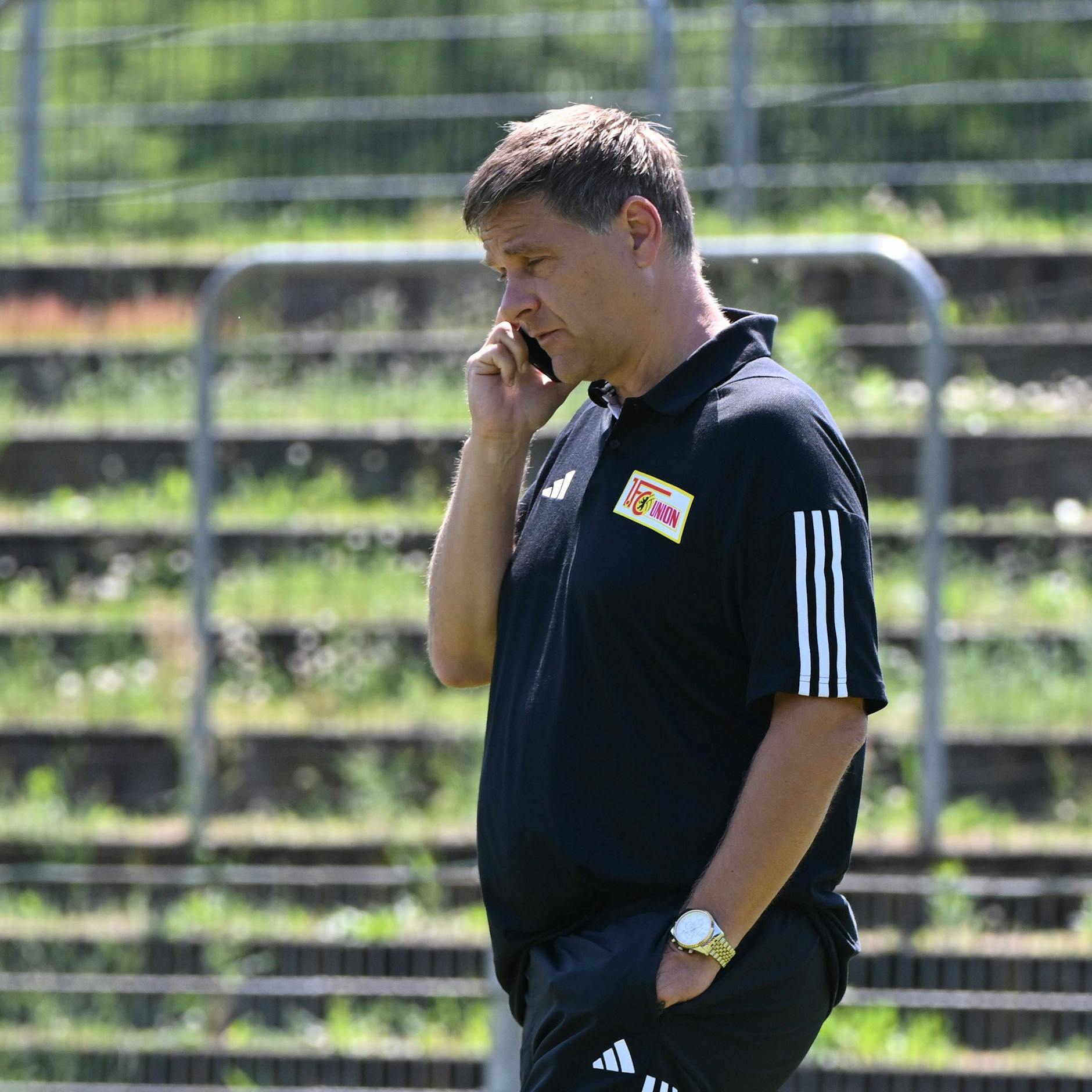 Unions Manager Oliver Ruhnert löst so manches Geschäft am Handy. Auch den Gosens-Deal?
