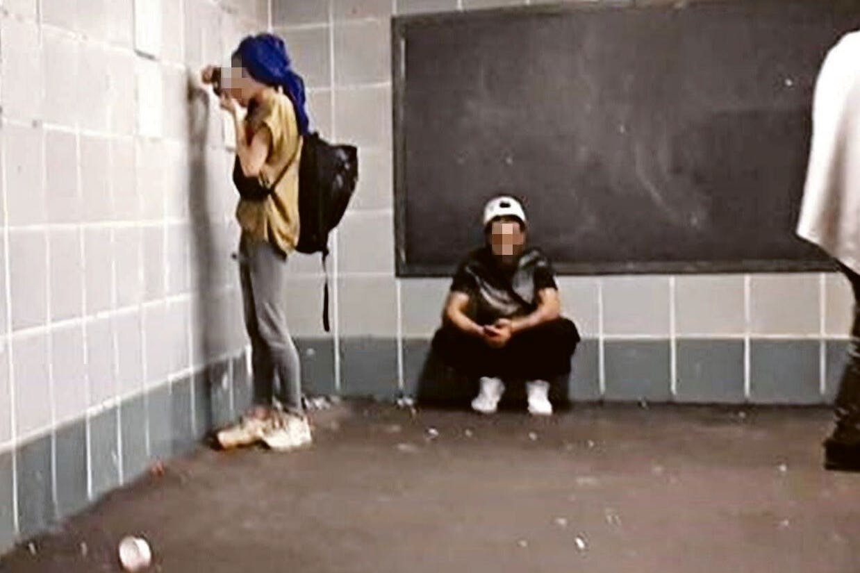 Zunehmenden Konsum von Heroin und Crack-Kokain in Berliner U-Bahnhöfen erleben Kinder täglich auf dem Weg zur Schule