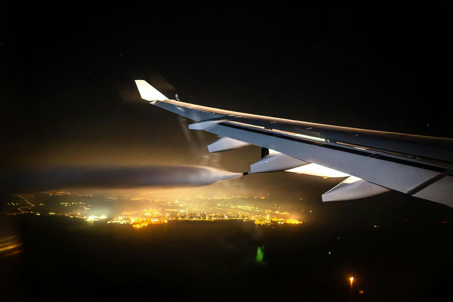 Um notlanden zu können, mussten erst 80 Tonnen Flugbenzin abgelassen werden.