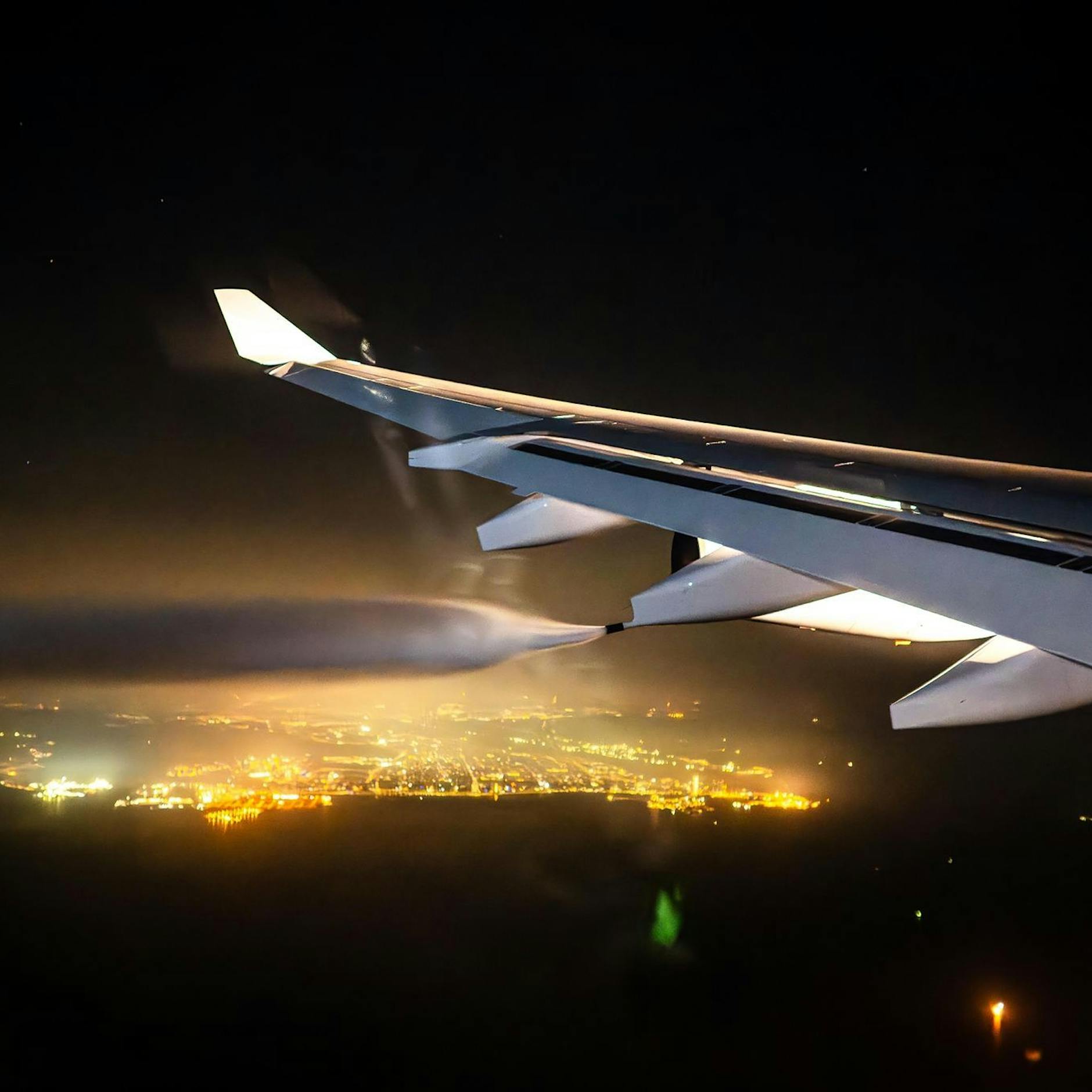 Flieger von Baerbock defekt – dramatische Notlandung in der Wüste
