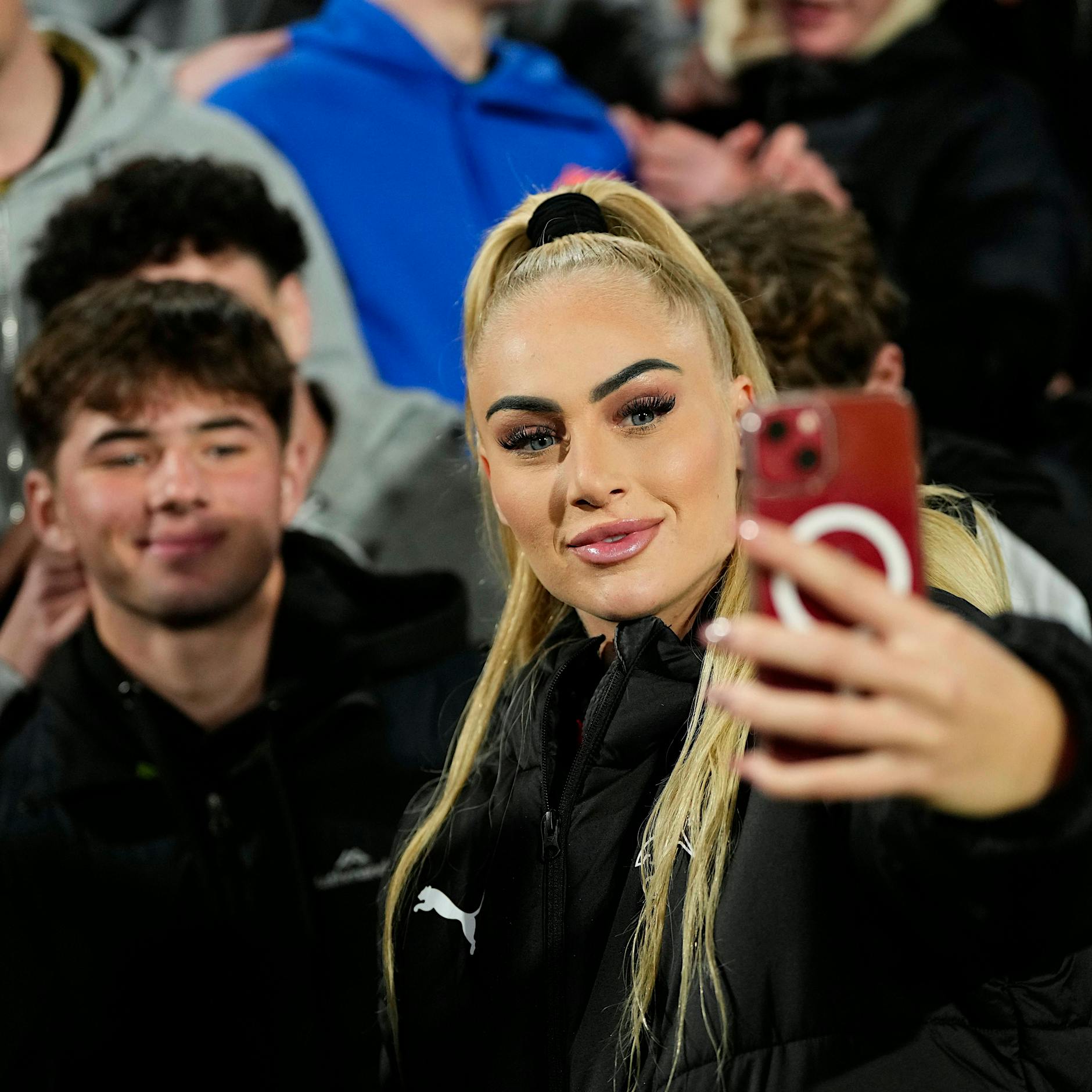 Frauenfußball: Um an das große Geld zu kommen, müssen Fußballerinnen grenzwertige Wege gehen