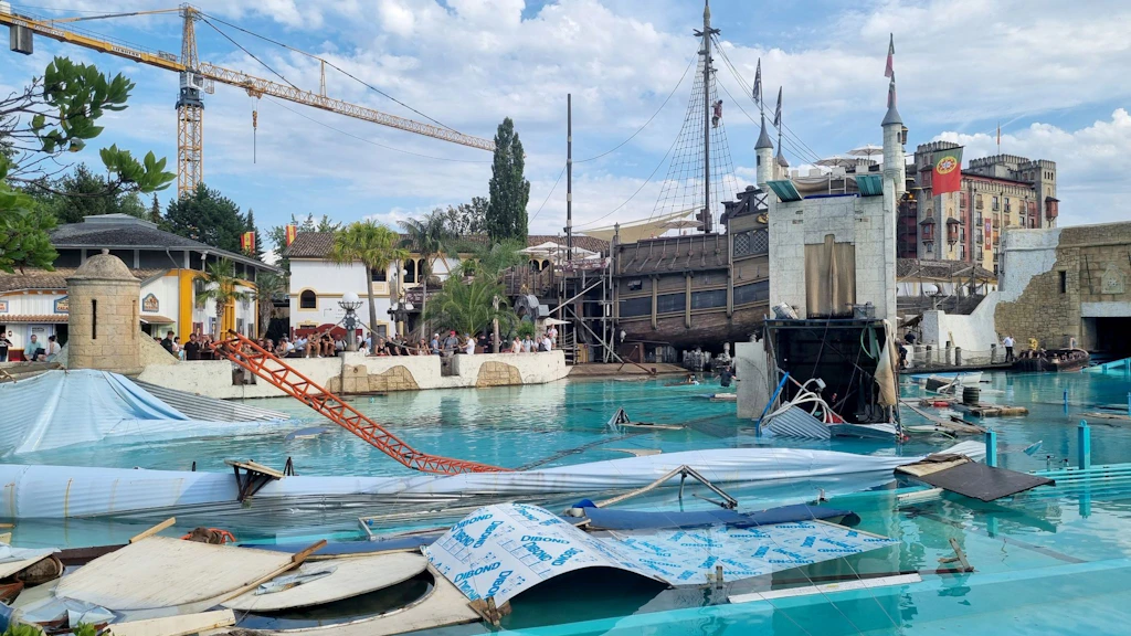Unfall im Europa-Park Rust: Gerüst kracht auf Wasserbecken – mehrere Verletzte