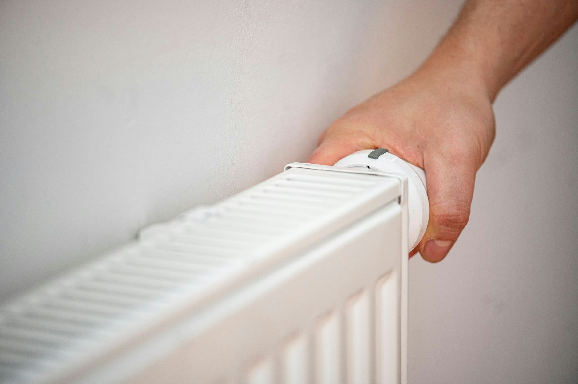 ARCHIV - Die Bundesnetzagentur ruft zum sparsamen Heizen auf.