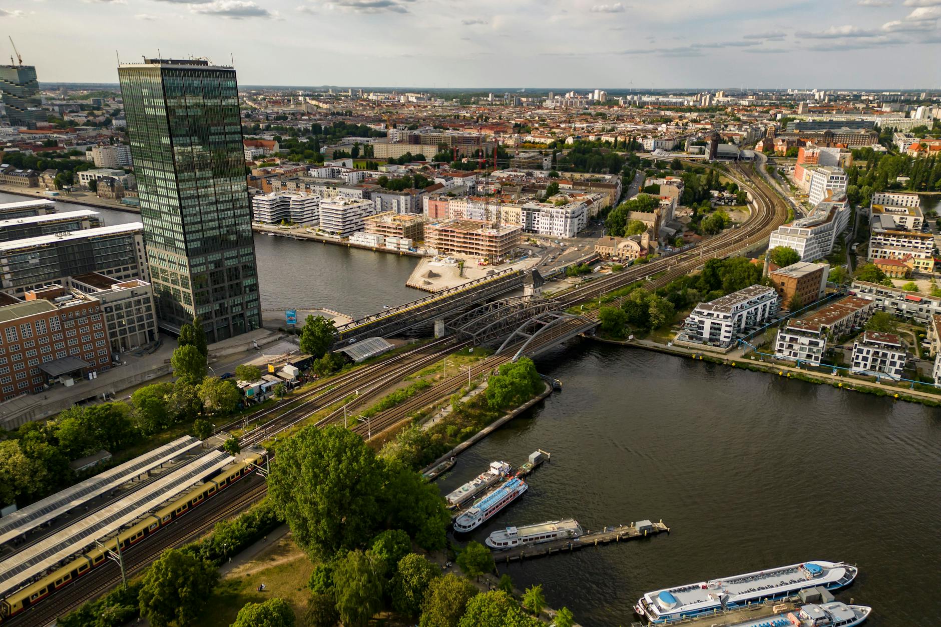 Zwischen Elsenbrücke und Ringbahn soll der 17. Bauabschnitt beginnen und bis zur Storkower Straße führen.