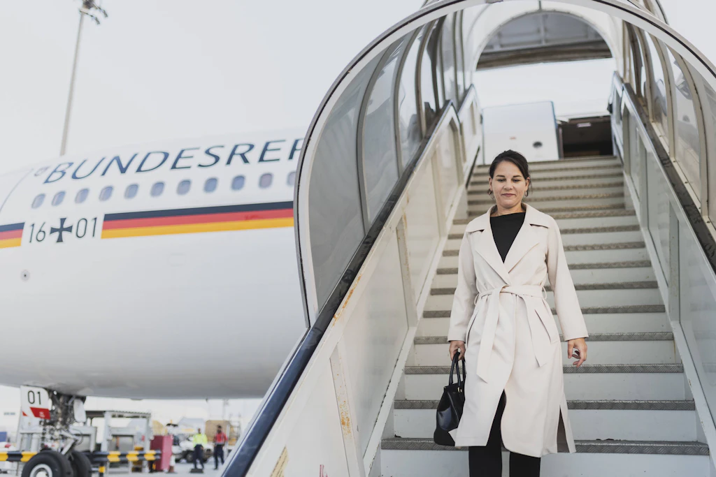 „Umweltpolitikerin“ Baerbock und tonnenweise Kerosin: Sogar Italien lästert über die Flieger-Panne