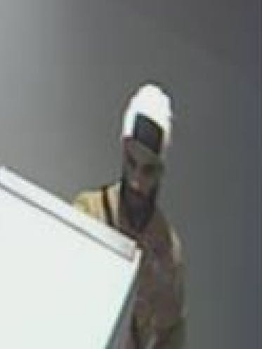 Der Räuber hatte eine Frau überfallen, nachdem diese Geld abgehoben hatte.