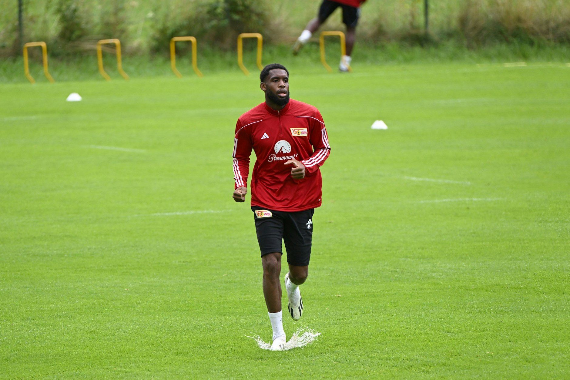 Allein auf weiter Flur: Jordan Siebatcheu wirkt beim 1. FC Union Berlin sportlich nur wenig integriert, könnte in diesem Sommer noch wechseln.