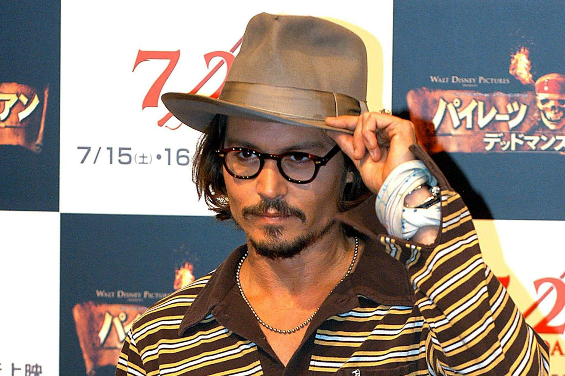 ARCHIV - Hollywood-Schauspieler Johnny Depp 2006 in Tokio.