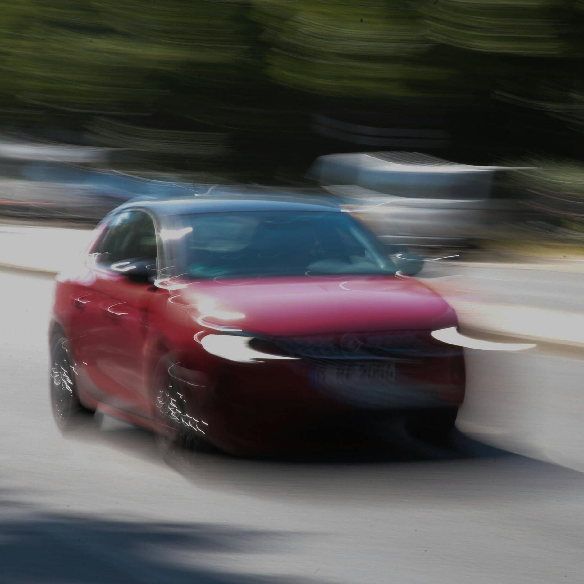 Autoraserei in Neukölln: Autofahrer fährt Polizisten um – Festnahme!