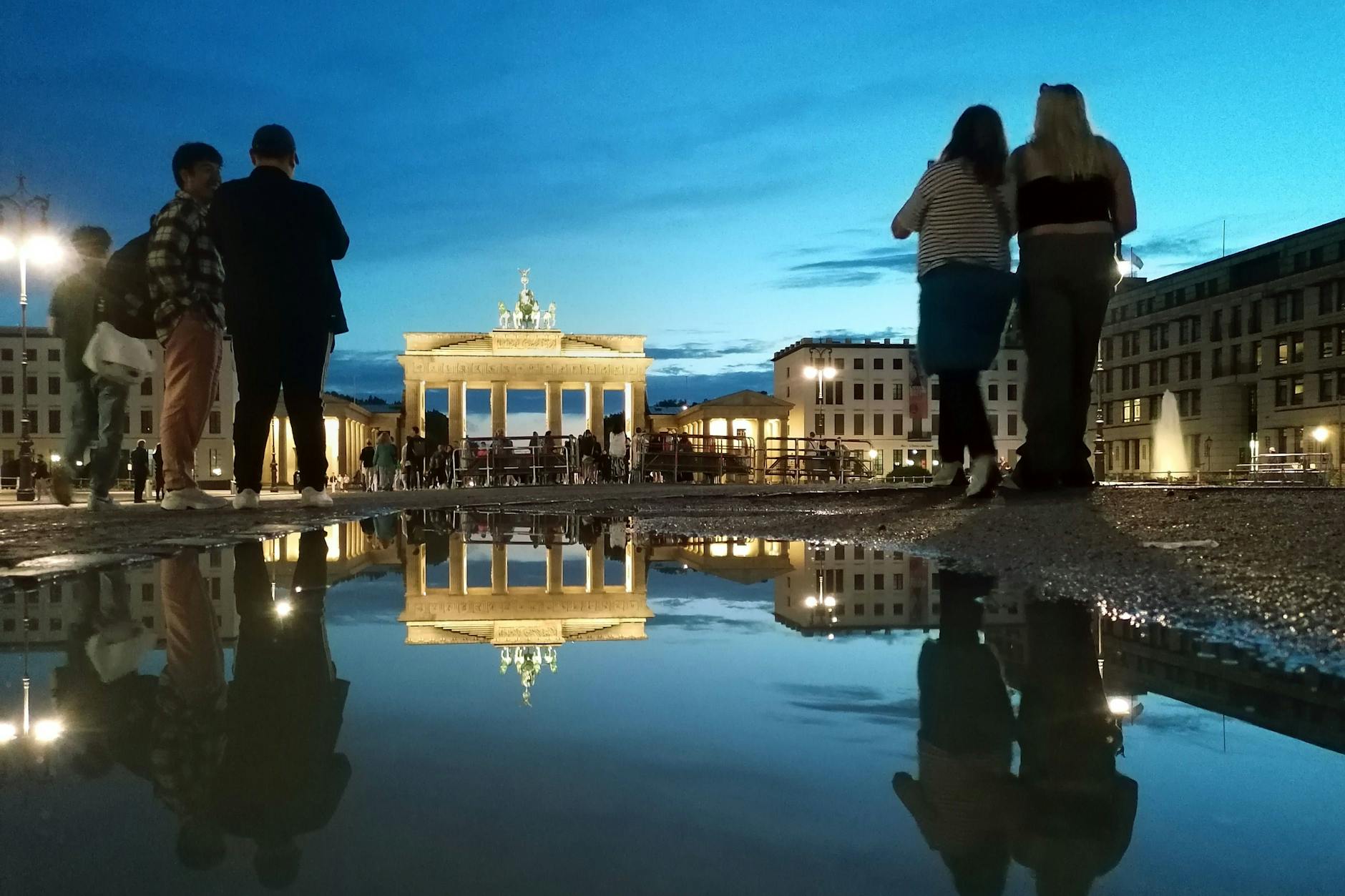 Touristen am Brandenburger Tor