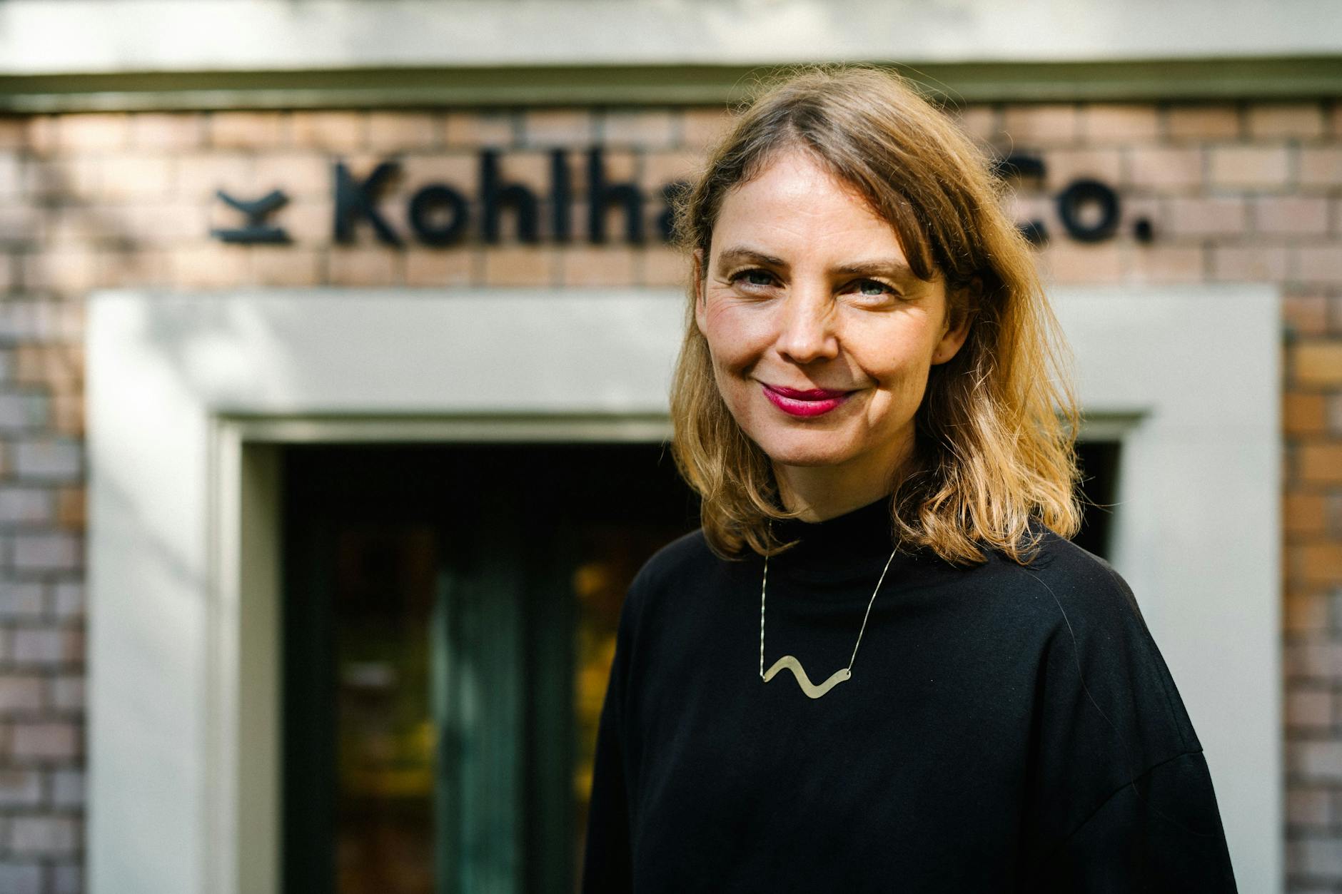 Krystyna Swiatek
vor ihrer Buchhandlung direkt neben dem Eingang zum Literaturhaus